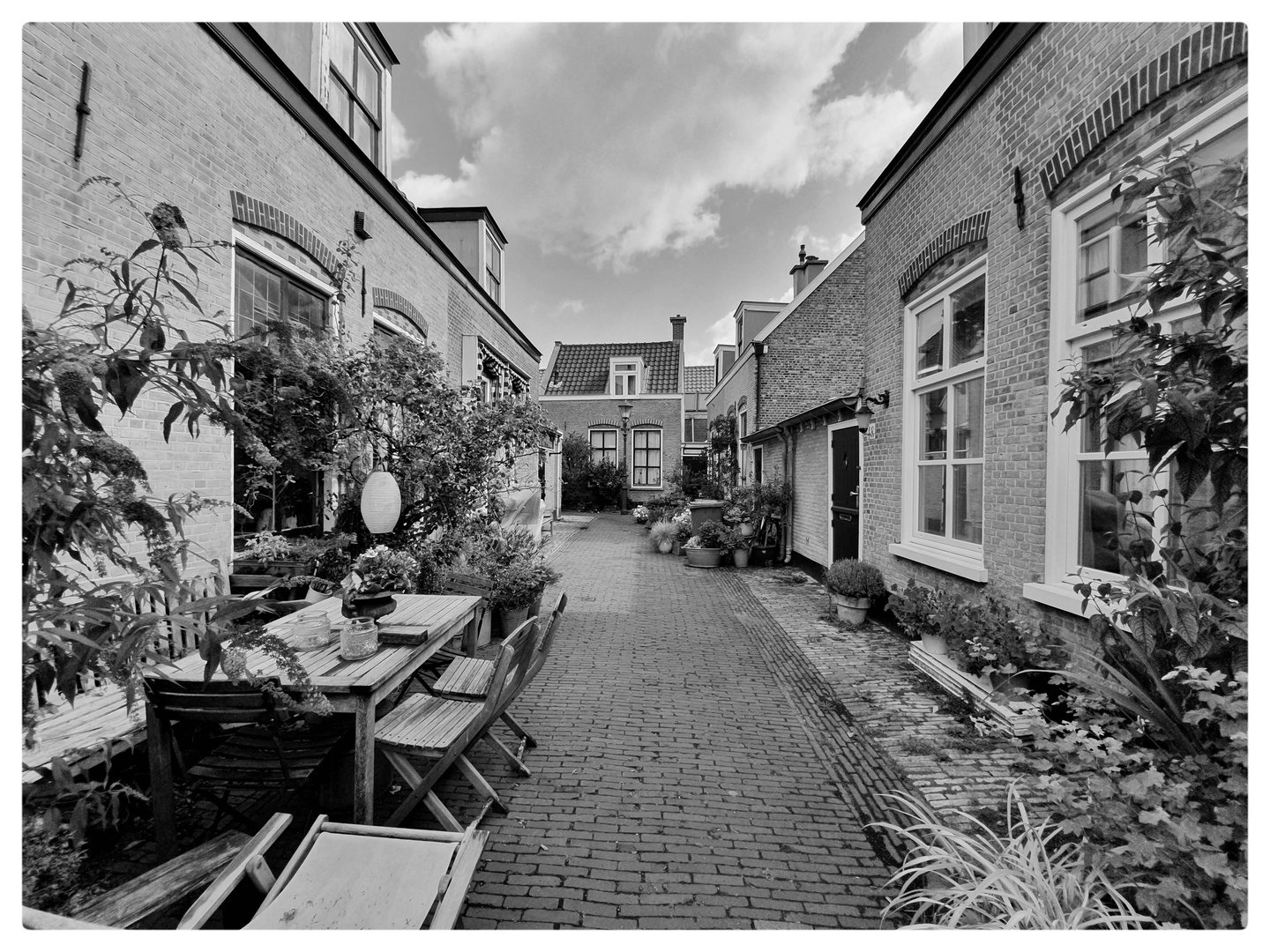 Empty street in Den Haag... 