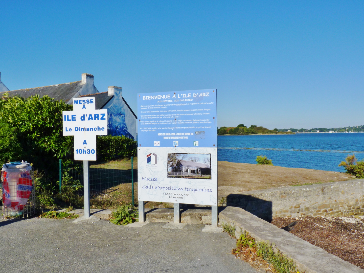 En arrivant sur l'Ile d'Artz (Morbihan) Ile du golfe du Morbihan.