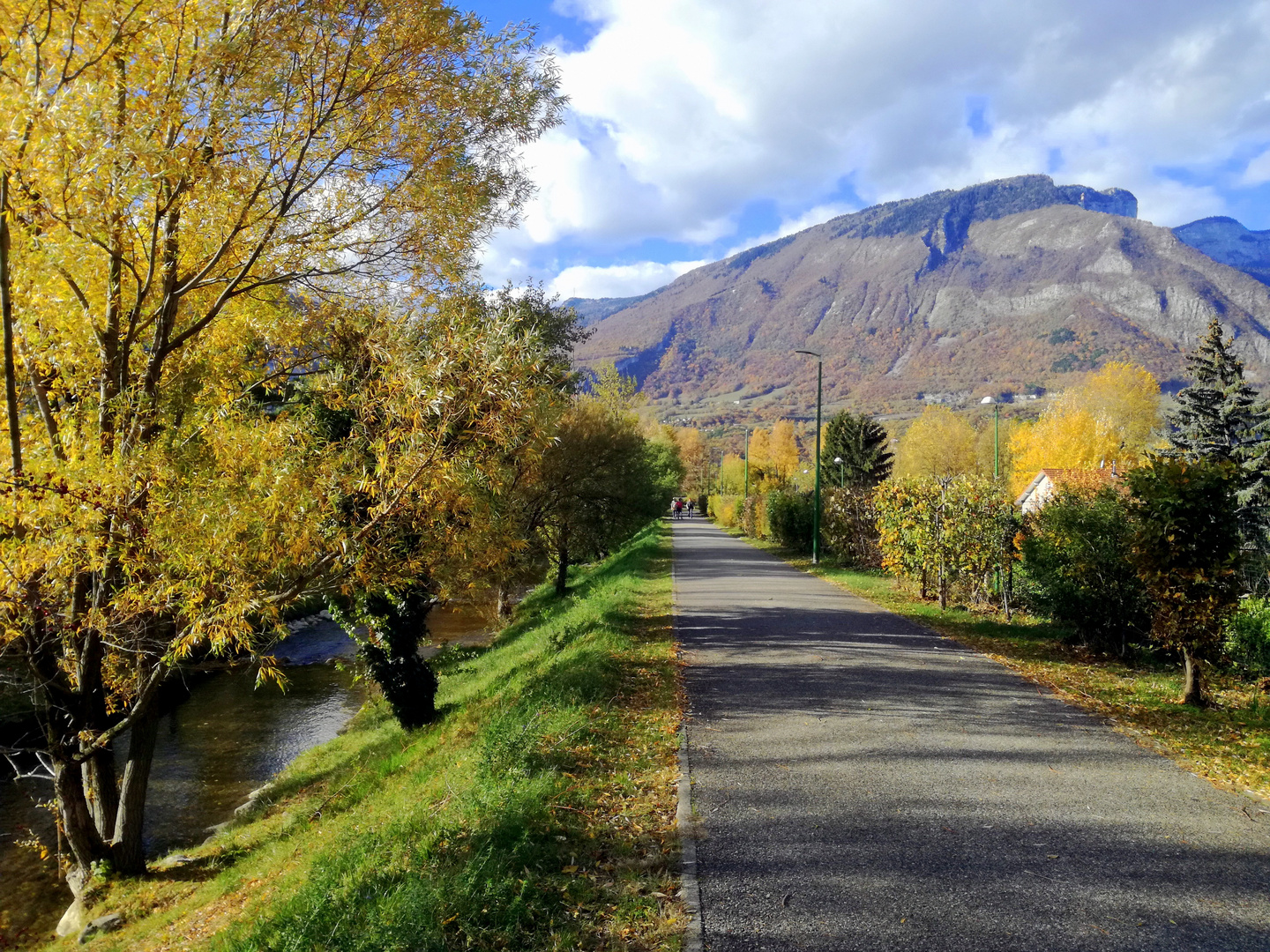 En automne, le long de la Vence ... (isère)