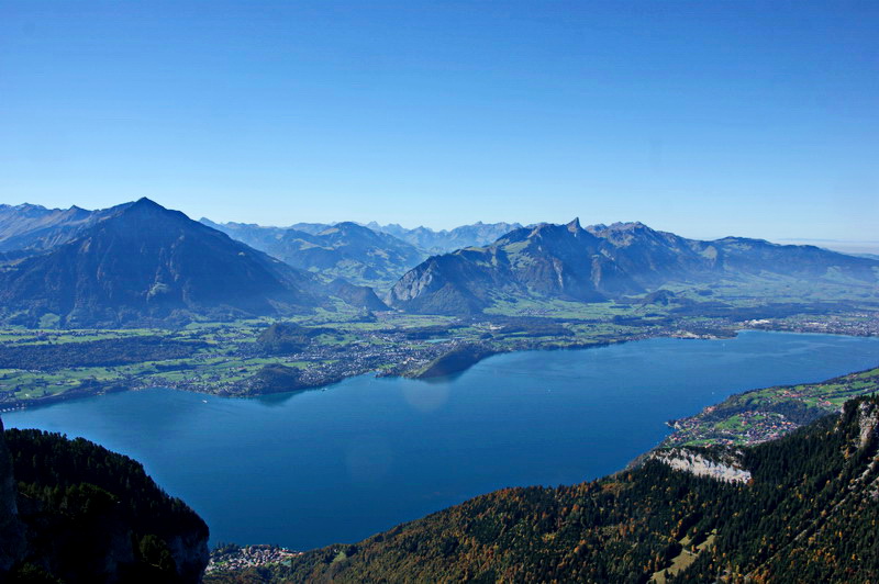 En Blick über de Thunersee