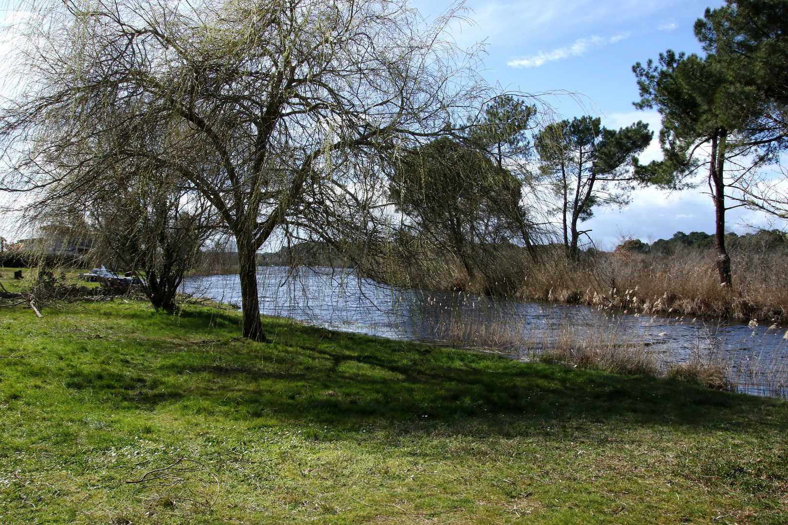 en bordure de l'eau !