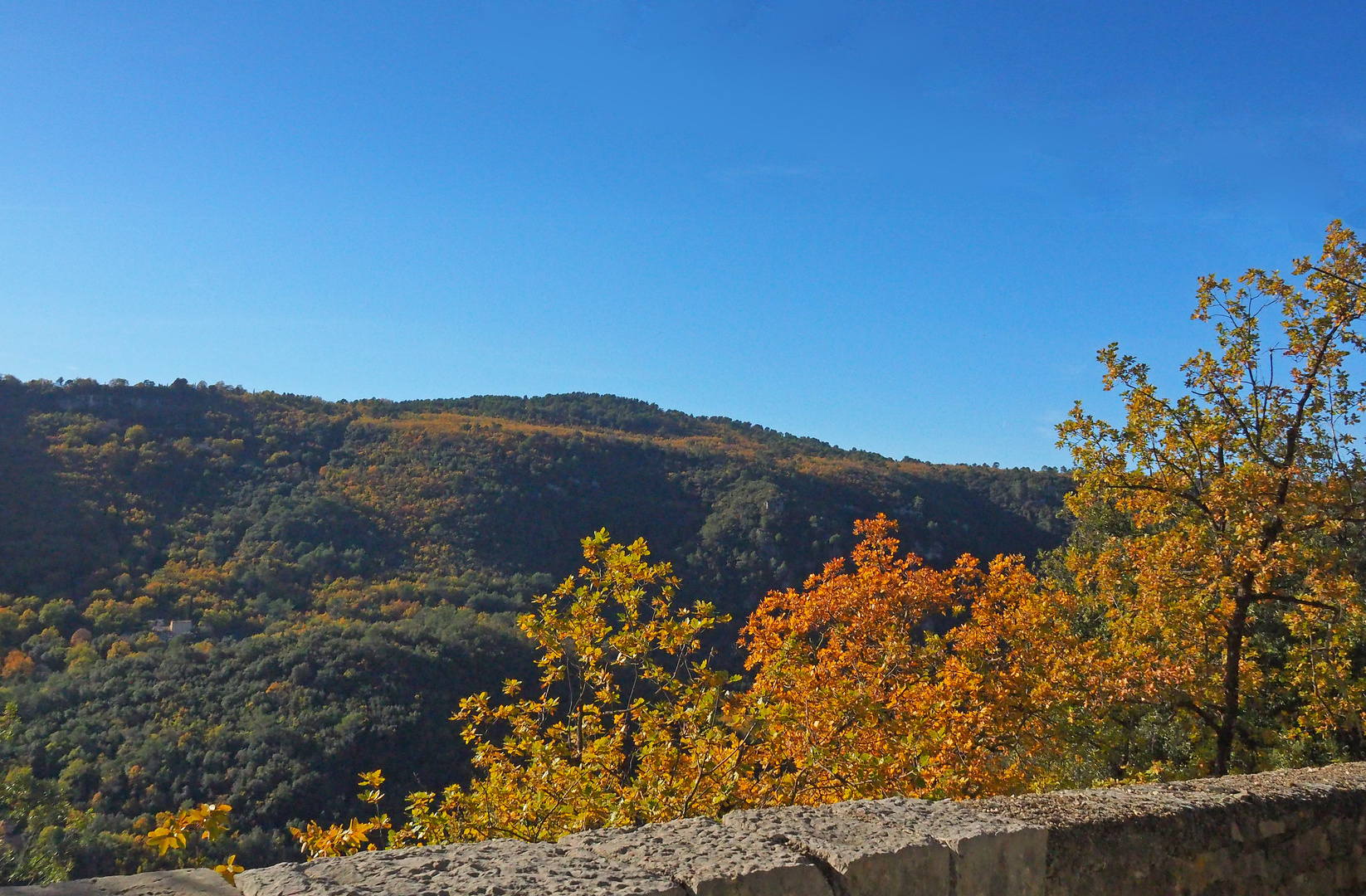 En descendant dans les gorges de la Siagne