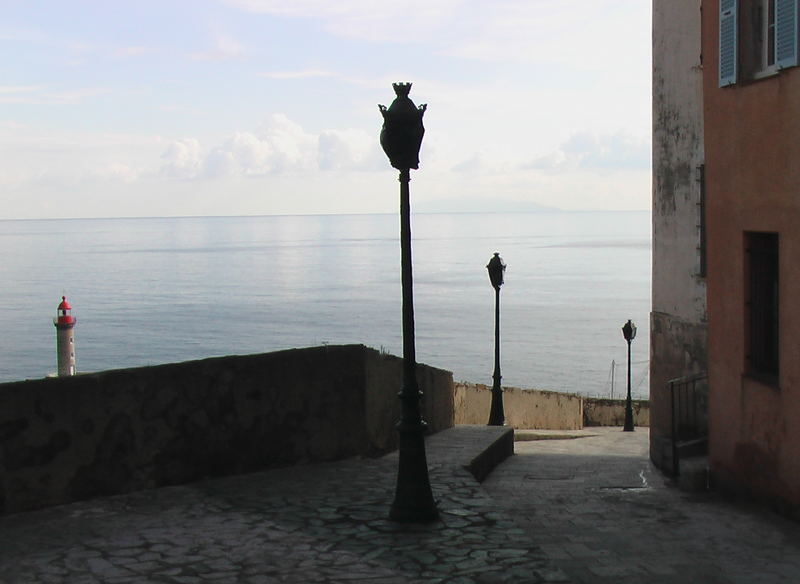 En descendant vers la mer (Bastia)