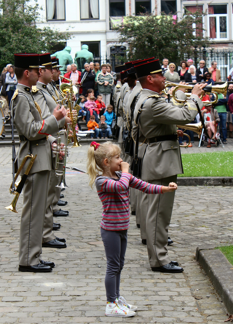 En fanfare...