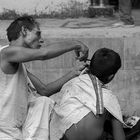 En la peluqueria.....Camino a Varanasi.