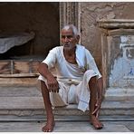 En la puerta de casa-Udaipur_India