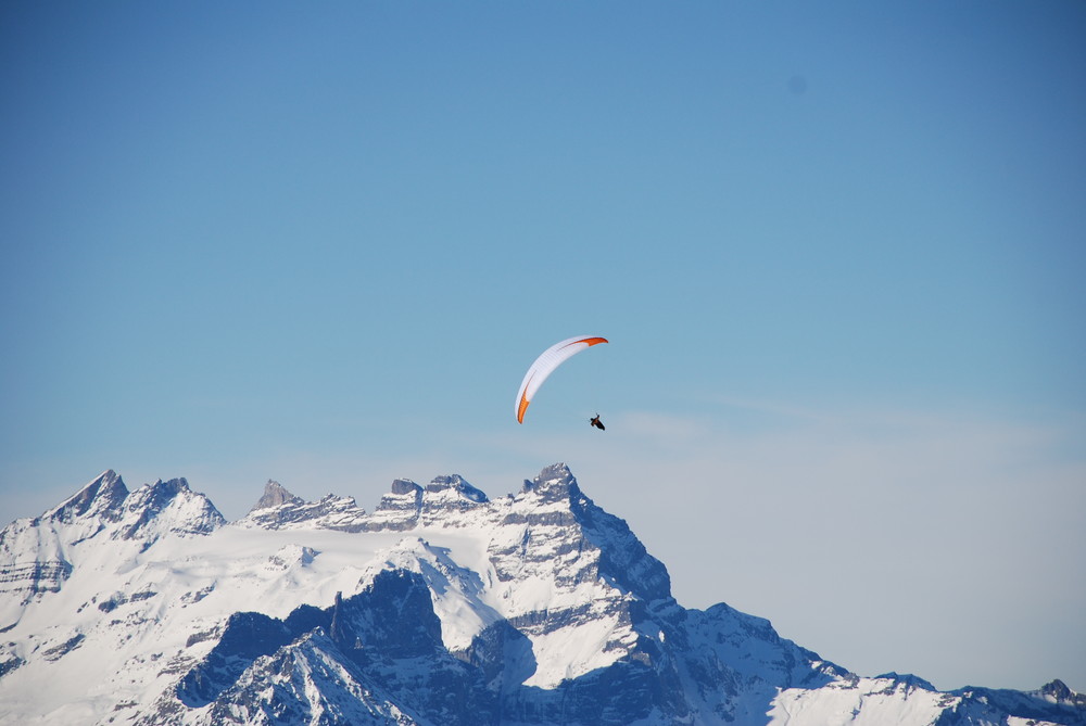 En l'air face aux Dents du Midi