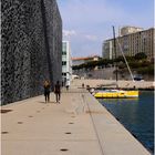 En longeant le Mucem