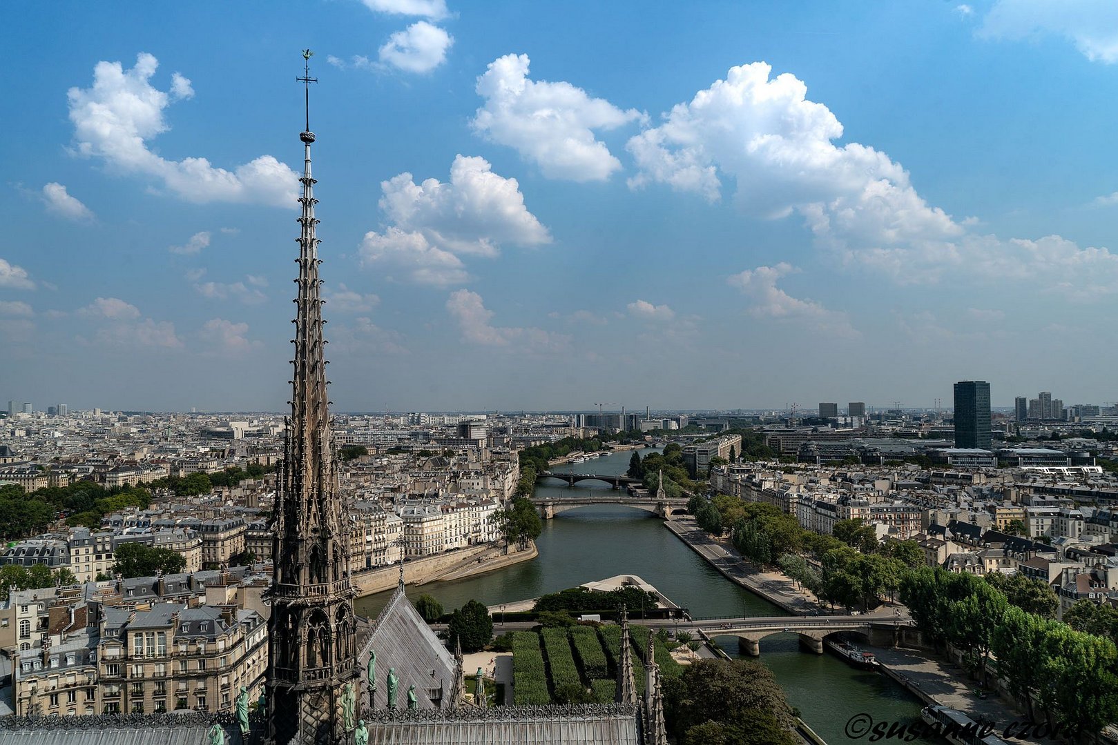 en mémoire Notre-Dame