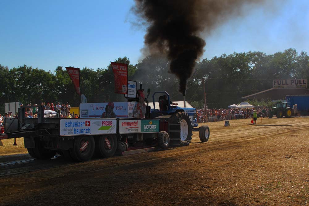 En pleine journée, éclipse de... tracteur.