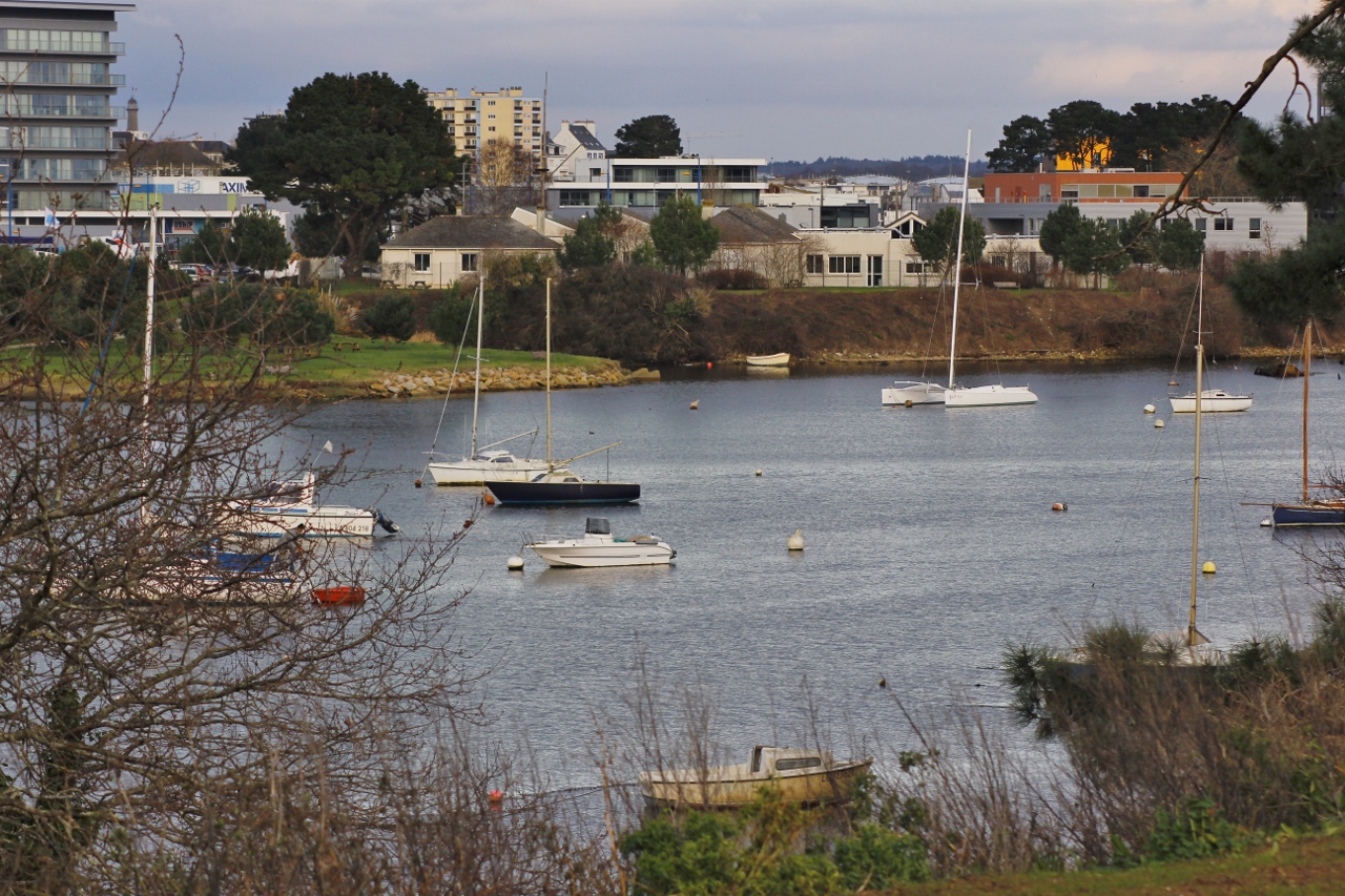 En quittant le pont de Kermelo à Lorient (Morbihan)