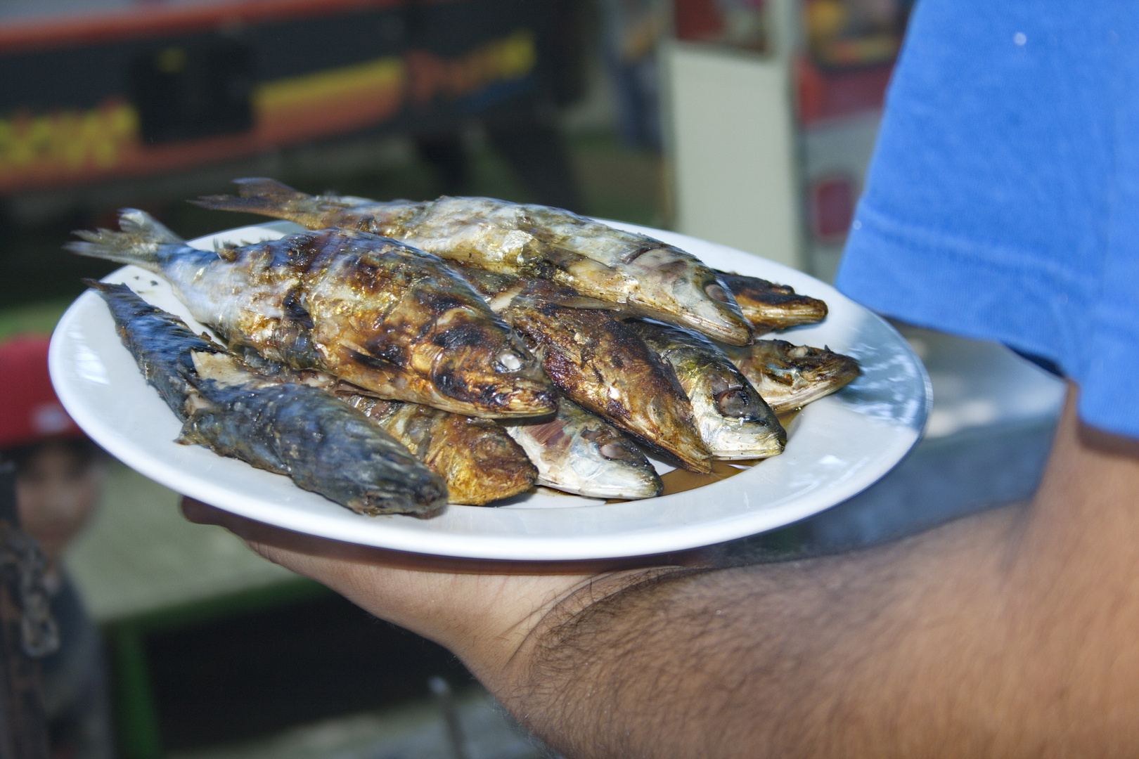En San Juan, la sardina moja el pan