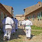 en tenue de JUDOKA,