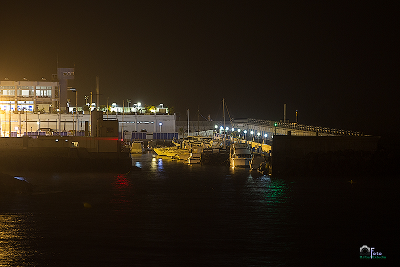 EN UN PUERTO DE NOCHE