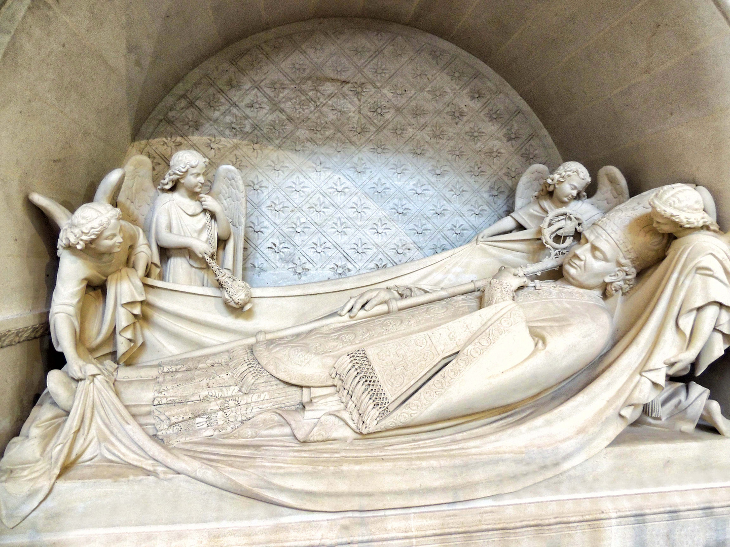 En visitant la cathédrale Saint Front à Périgueux