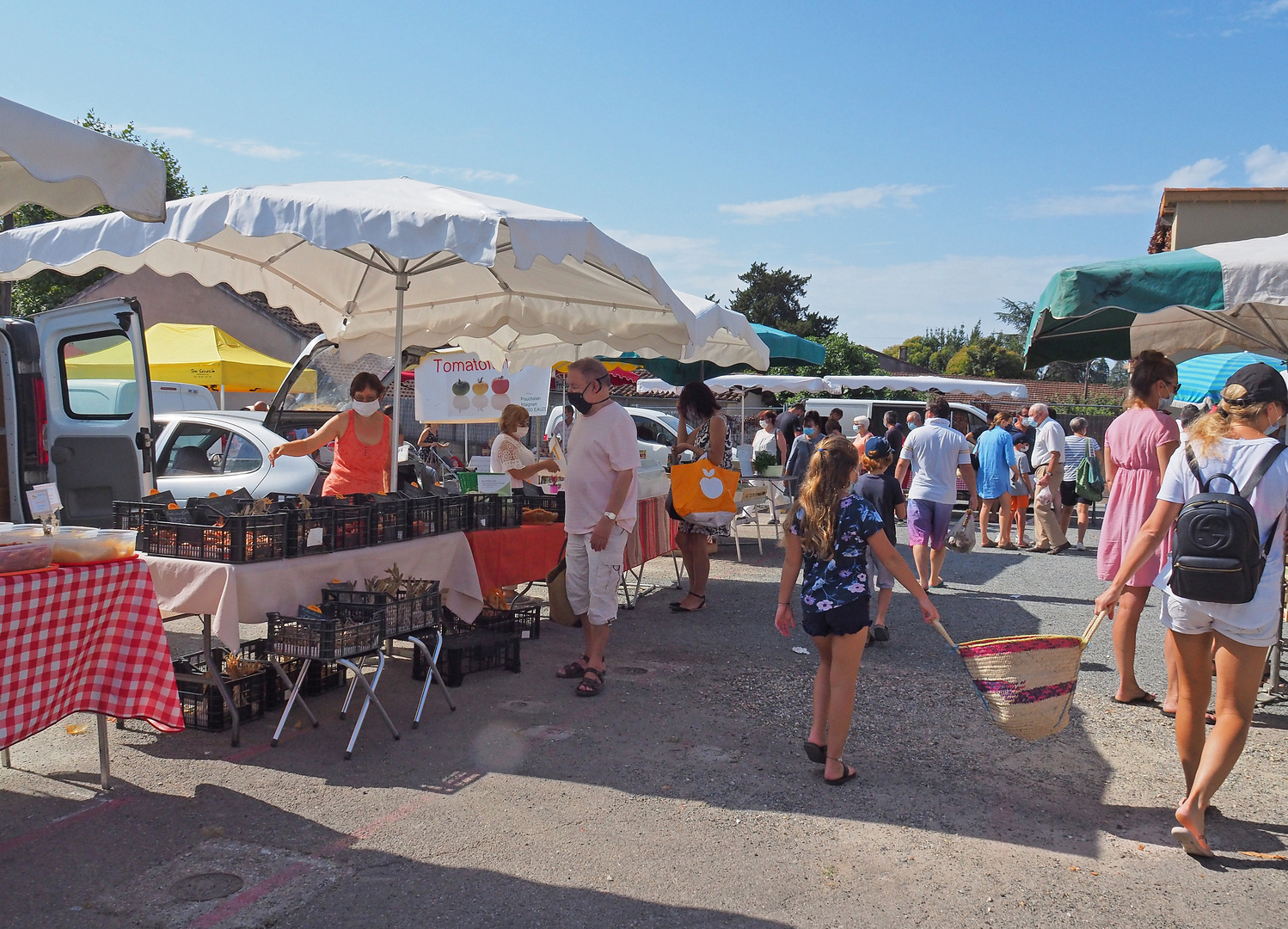 Encore le masque au marché… !