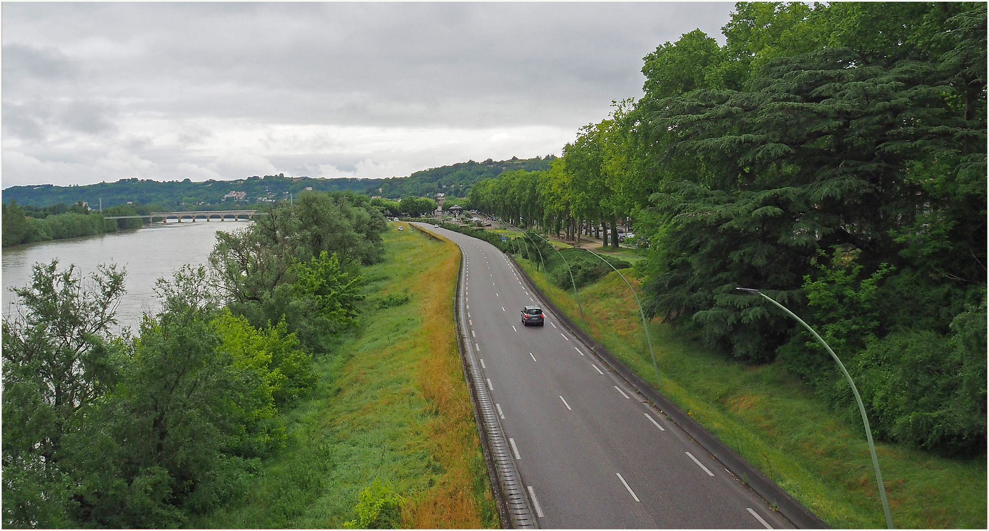 Encore peu de circulation sur les berges de la Garonne