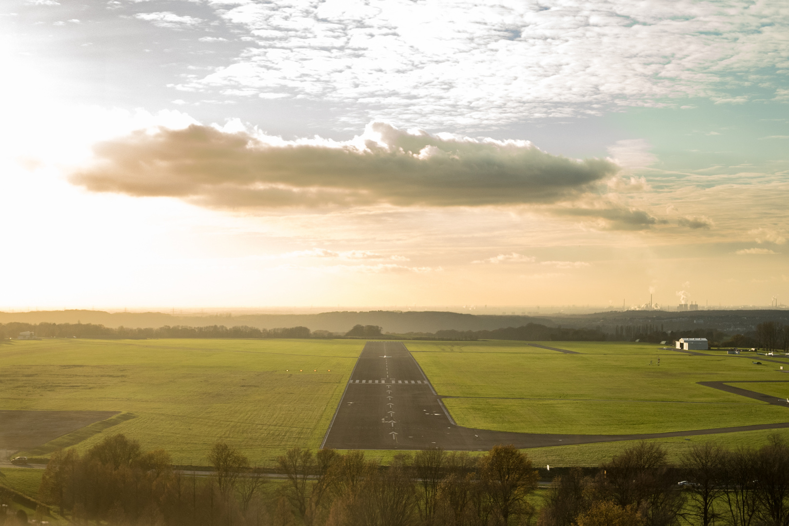 Endanflug Piste 25 Essen-Mülheim im Spätherbst