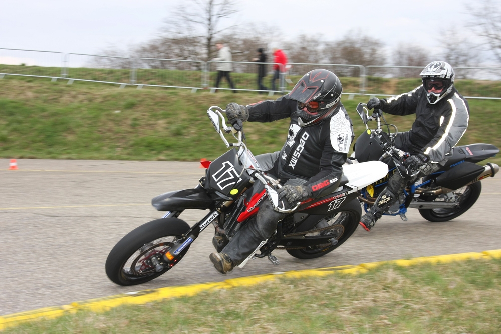 ... Endlich, heute ging es los! SuperMoto in Bremgarten!!