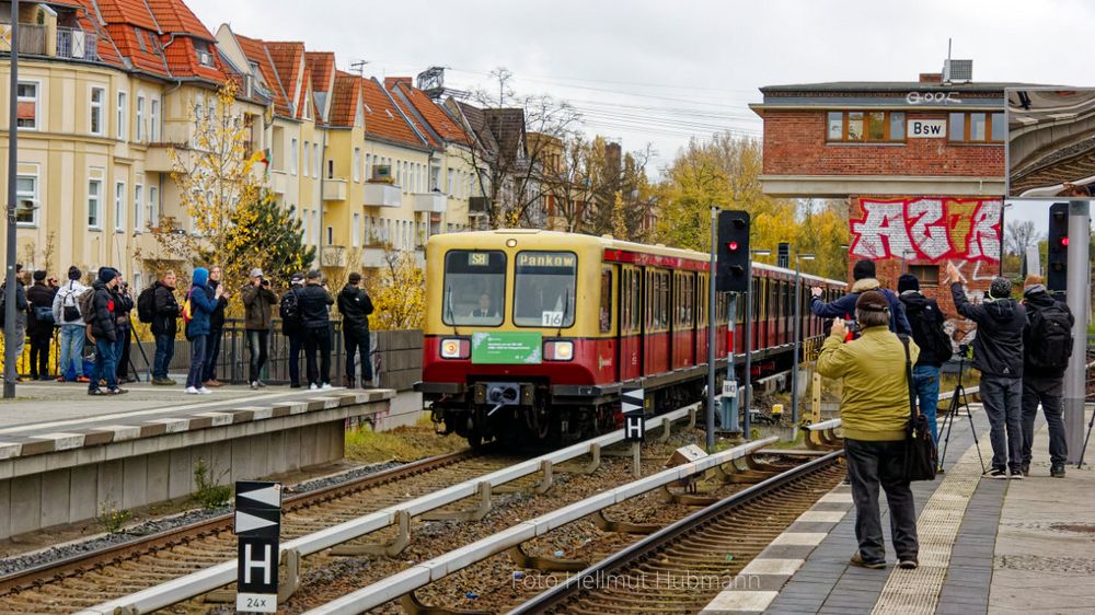 ENDLICH KOMMT ER - WÜRDE FOTOGRAFIN SIMSEN UND DABEI DEN HÖHEPUNKT VERPASSEN