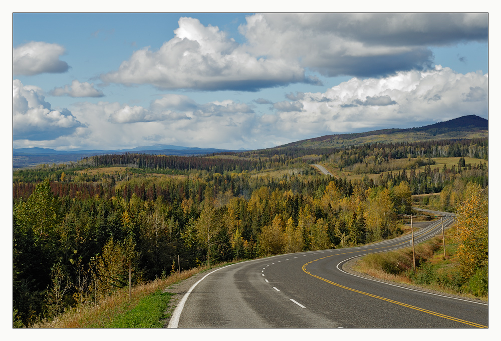 [ Endlose Weite auf dem Hwy 16 zwischen Vanderhoof und Smithers ]