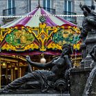 Endormie devant le carrousel 