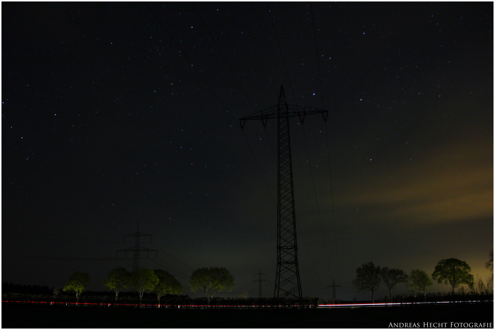 Energie fließt durch die Nacht