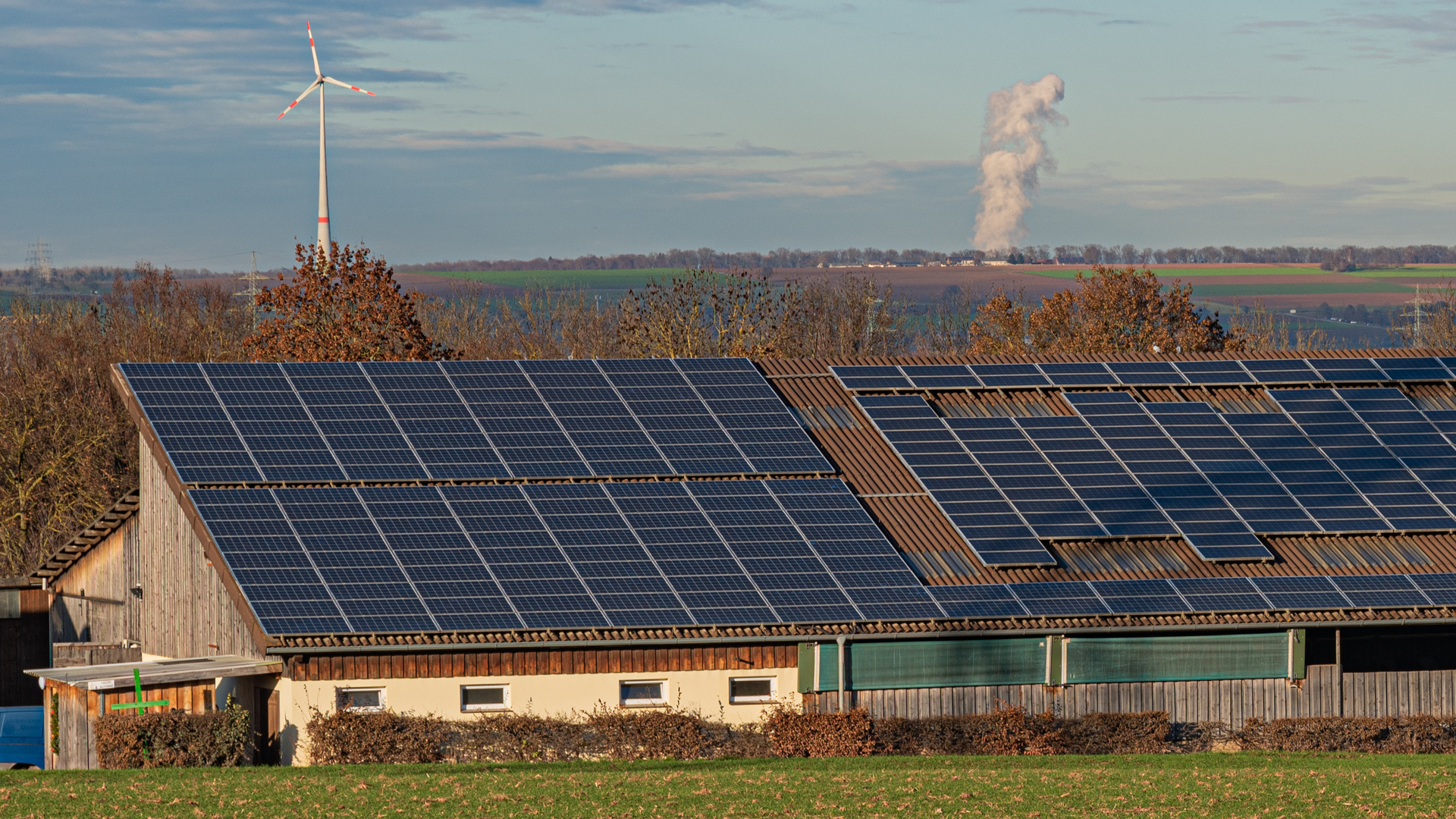 Energiebild:  Solar in Freiberg Neckar, Wind in Ingersheim, Kernkraft in Neckarwestheim