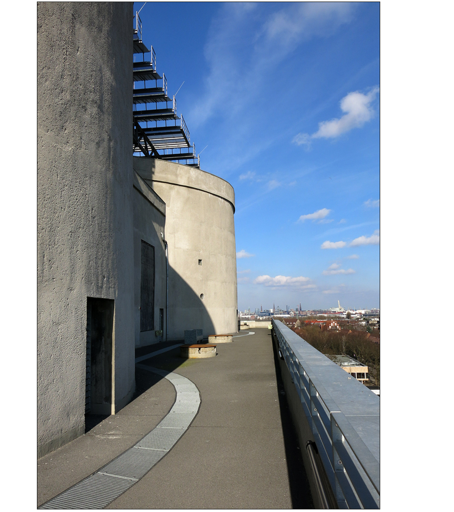 Energiebunker mit Blick auf die Stadt