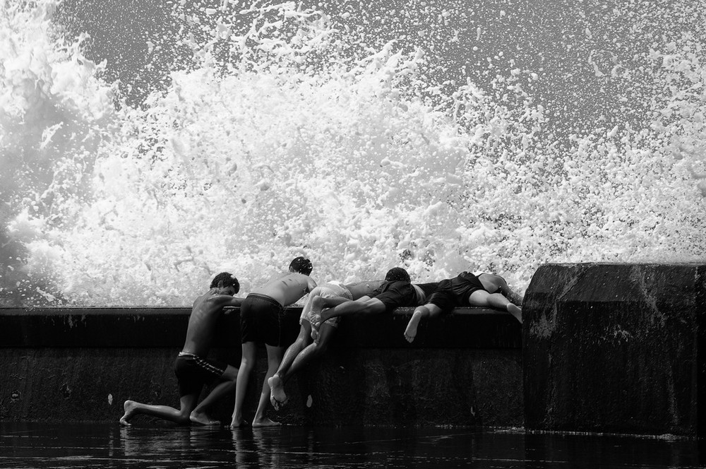 Enfants sur le Malecon CUBA