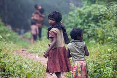 Enfants vivant dans les forêts des Western Ghats