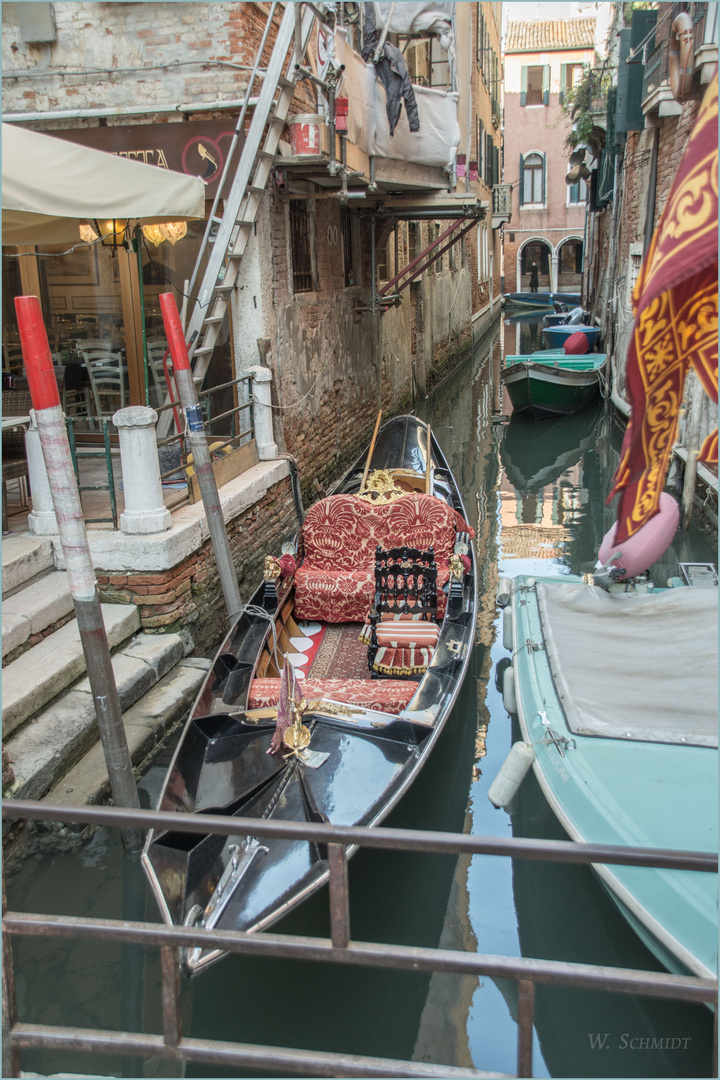 eng und bunt sind viele der venezianischen Wassergassen