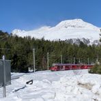 Engadin = und sein blauer Himmel / y su cielo azul / et son ciel bleu...04