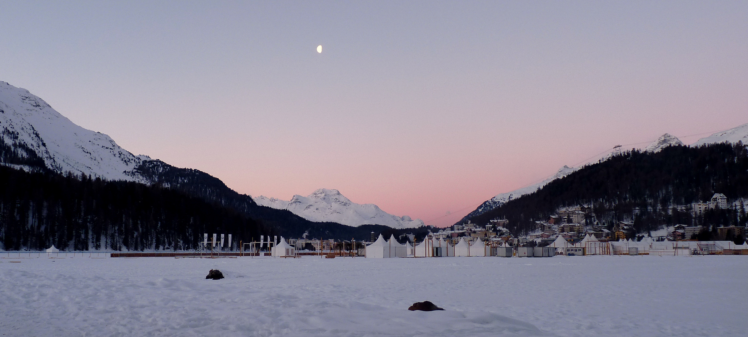 Engadin = und sein blauer Himmel / y su cielo azul / et son ciel bleu...05