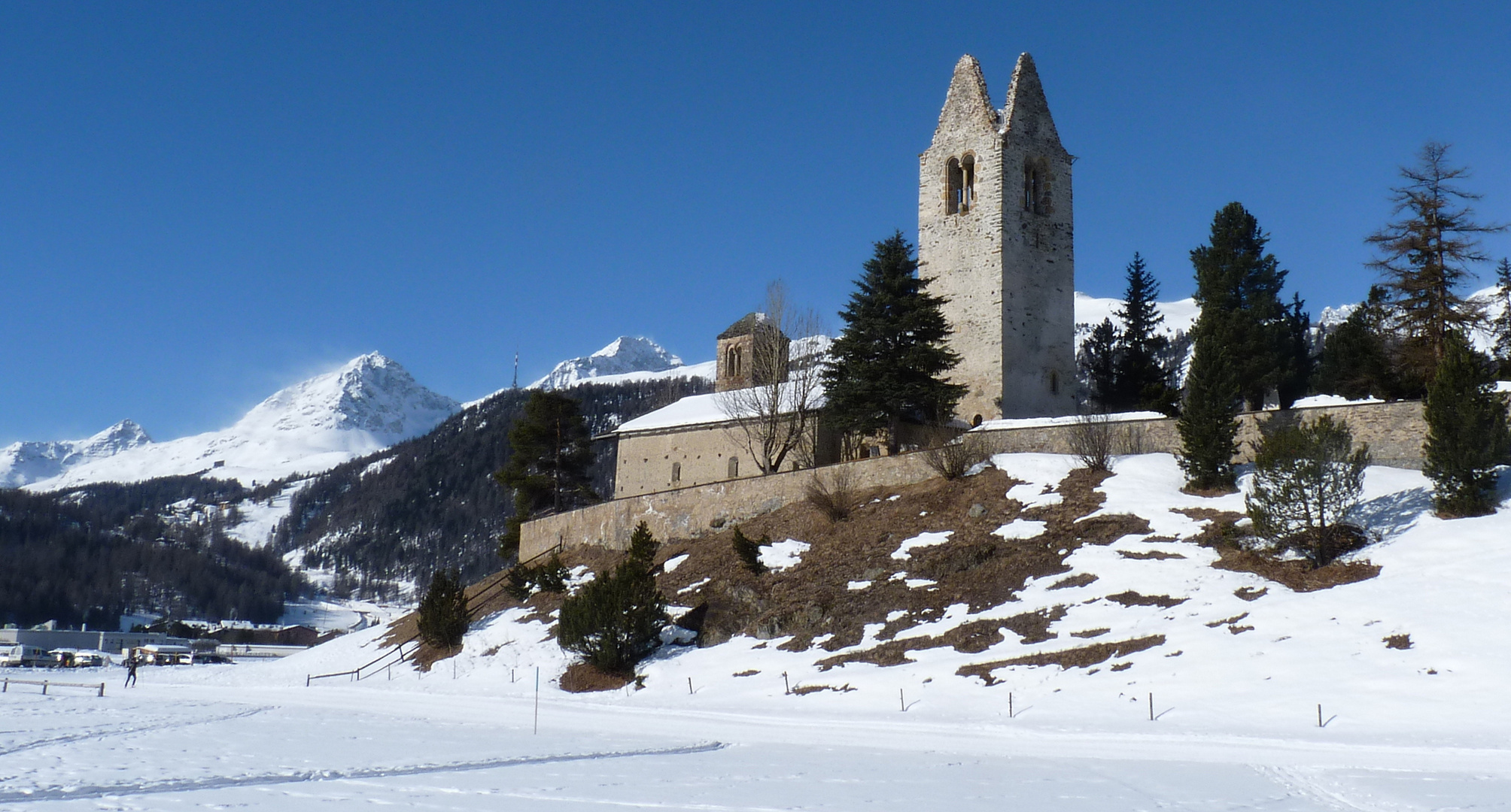 Engadin = und sein blauer Himmel / y su cielo azul / et son ciel bleu...08