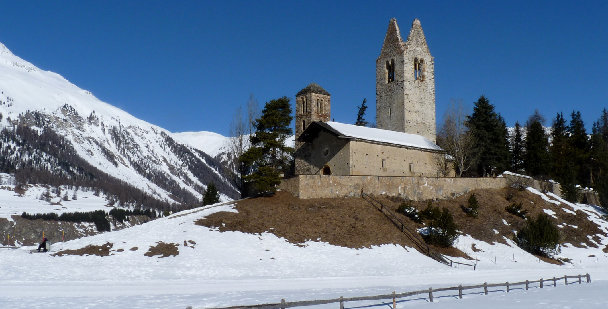 Engadin = und sein blauer Himmel / y su cielo azul / et son ciel bleu...09