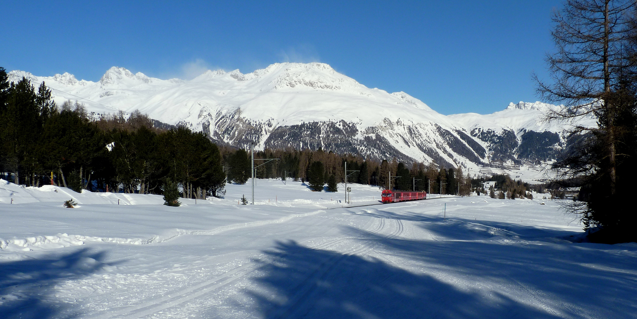 Engadin = und sein blauer Himmel / Y su cielo azul / Et son ciel bleu...10