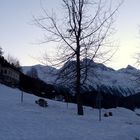 Engadin = und sein blauer Himmel / Y su cielo azul / Et son ciel bleu...14