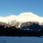 Engadin = und sein blauer Himmel / Y su cielo azul / Et son ciel bleu...16