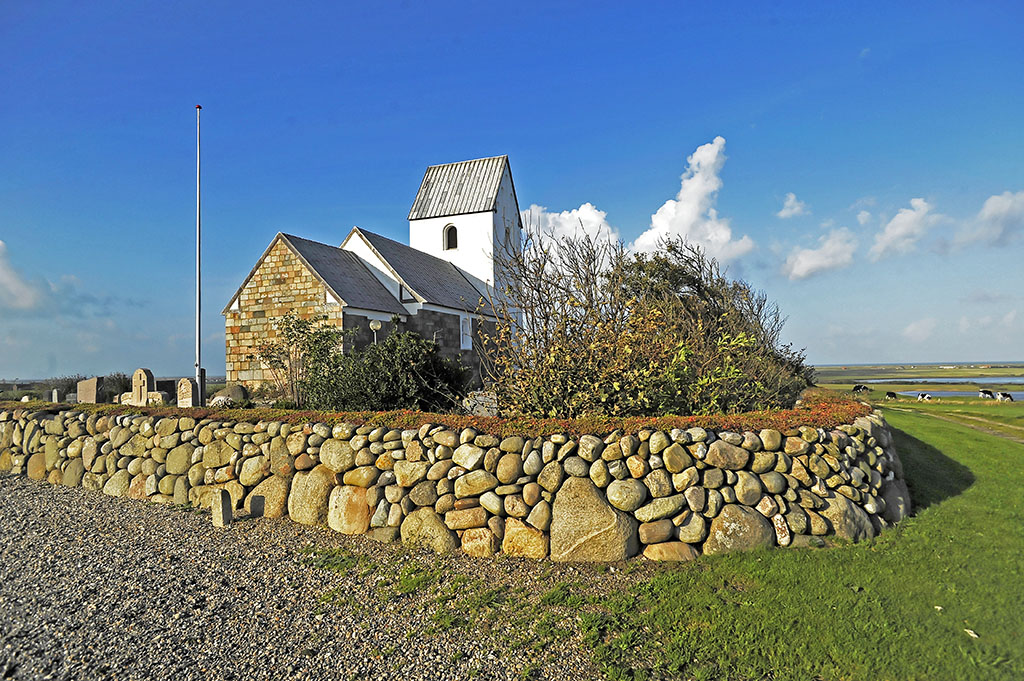 Engbjerg Kirke (DK), eine weithin sichtbare Landmarke