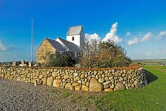 Engbjerg Kirke (DK), eine weithin sichtbare Landmarke