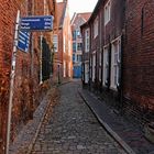 Enge Gasse in der historischen Altstadt von Leer (Ostfriesland)