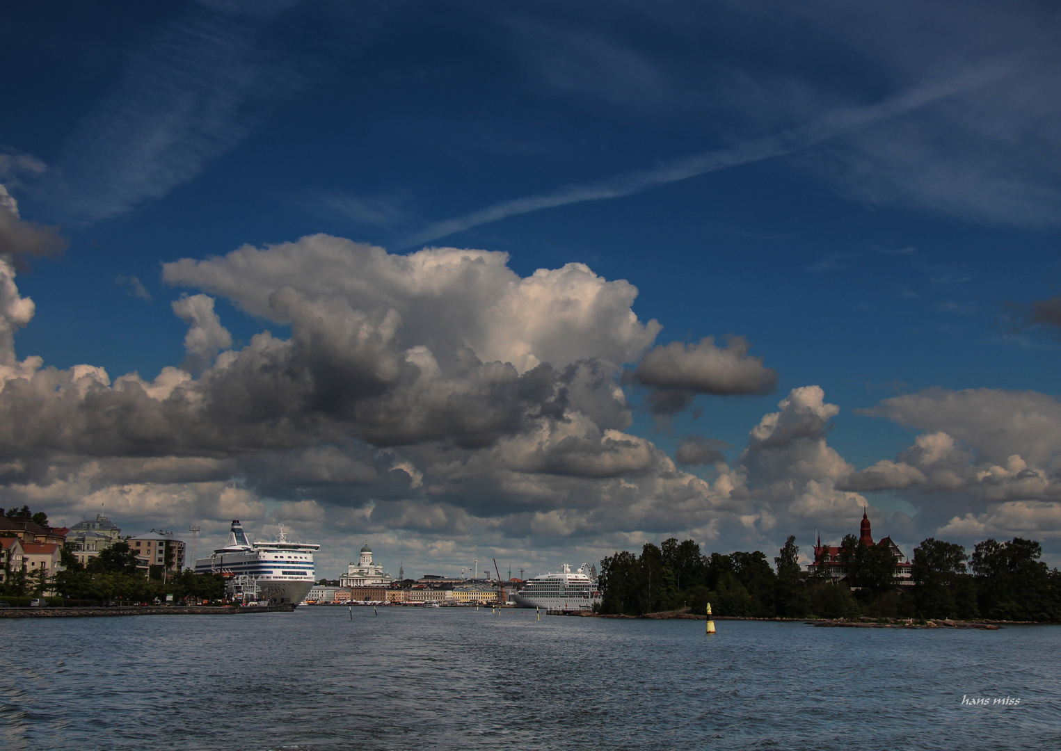 enge Hafeneinfahrt vom Hafen von Helsinki