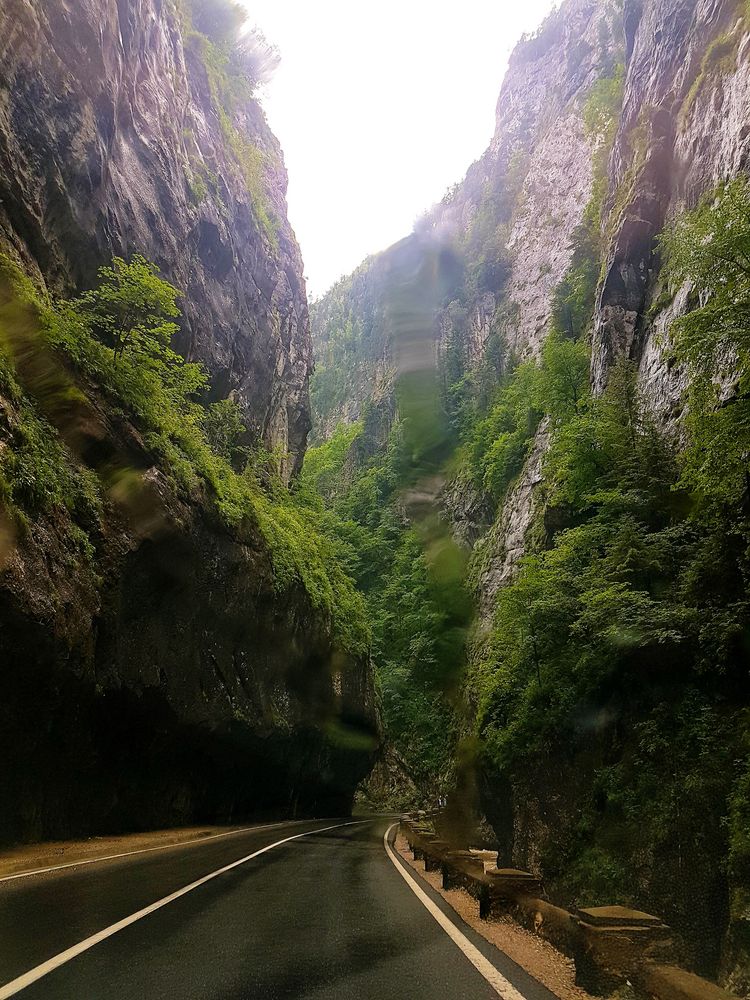 Enge Straße Foto & Bild europe, balkans, landschaft Bilder auf