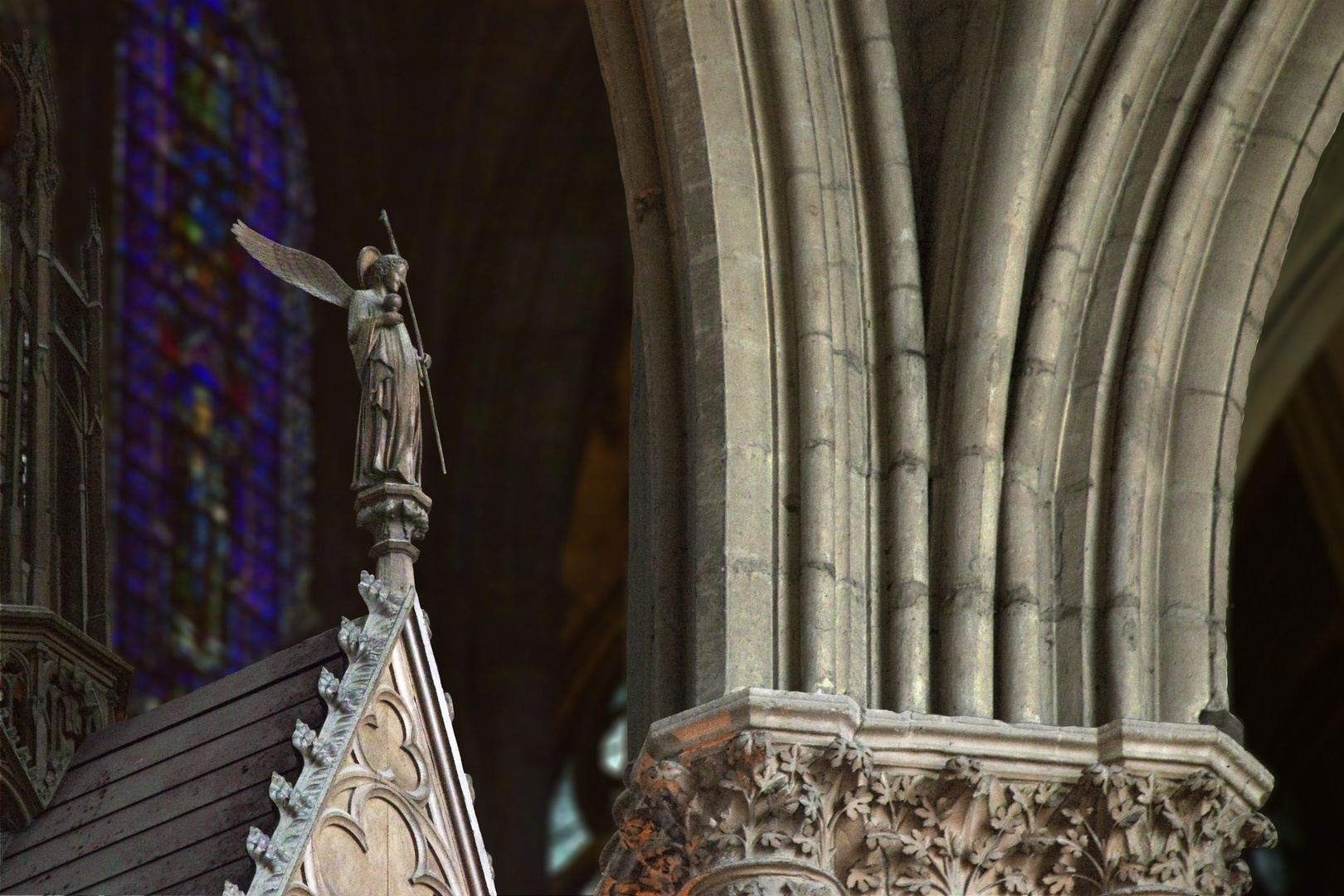 Engel am Chorumgang der Kathedrale in Reims
