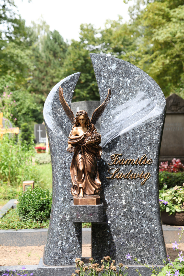 Engel am Südfriedhof