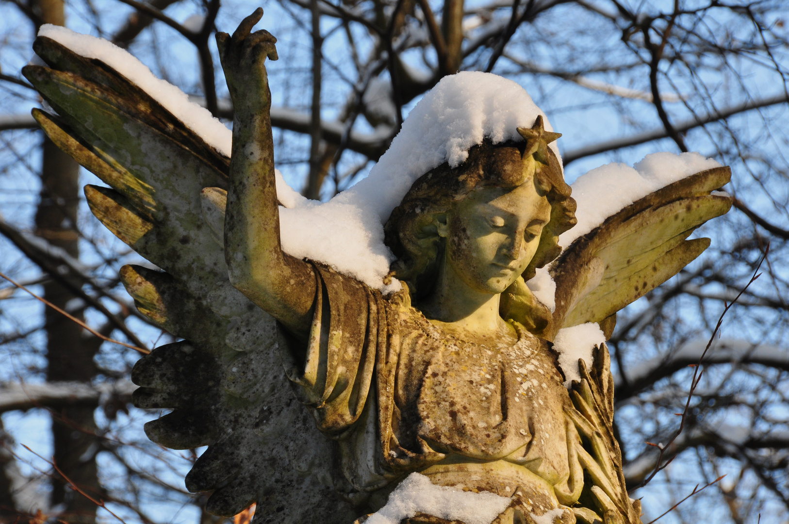 Engel auf Nordfriedhof Wiesbaden