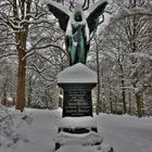 Engelstatue im Schnee