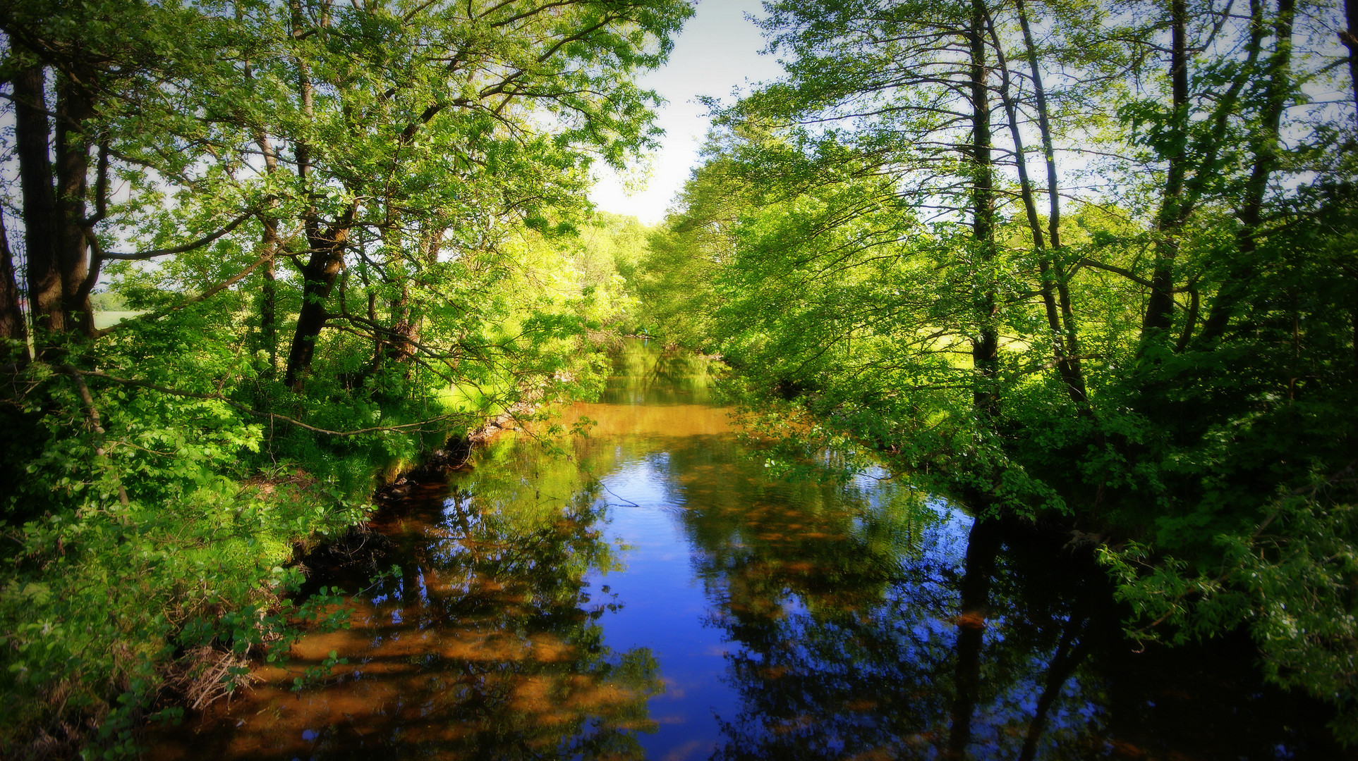 Engles steg klares Wasser blauer Himmel