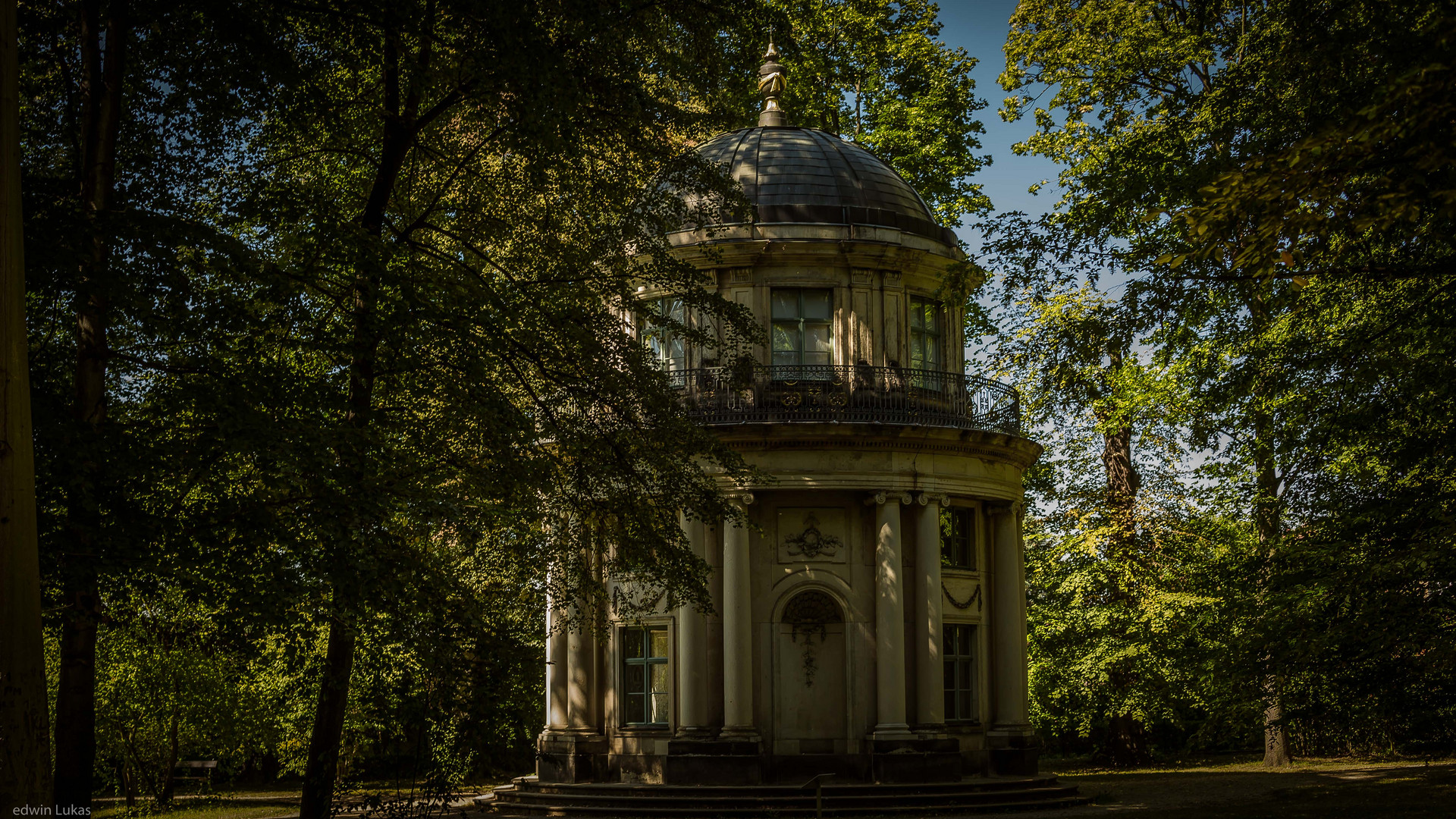 Englischer Garten mit Pavillon